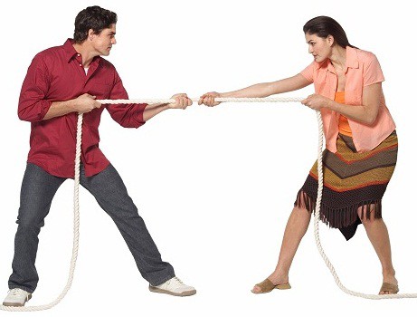 Side view of young couple pulling rope